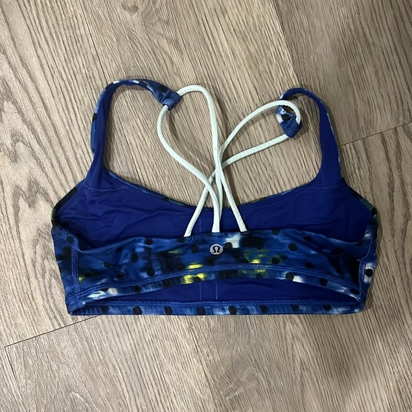Size 6 Lululemon Sports Bra - Picture 2 of 3